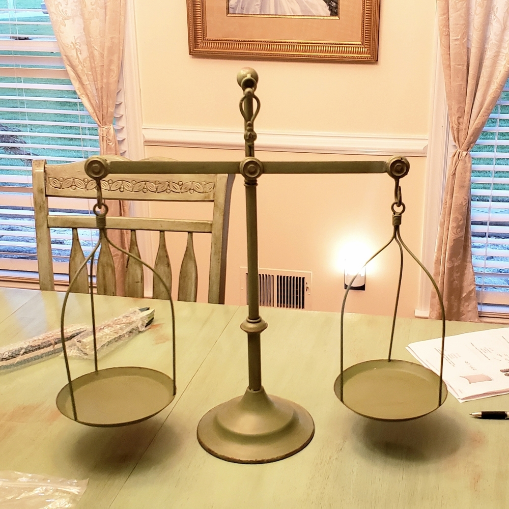 NWT DECORATIVE SCALE